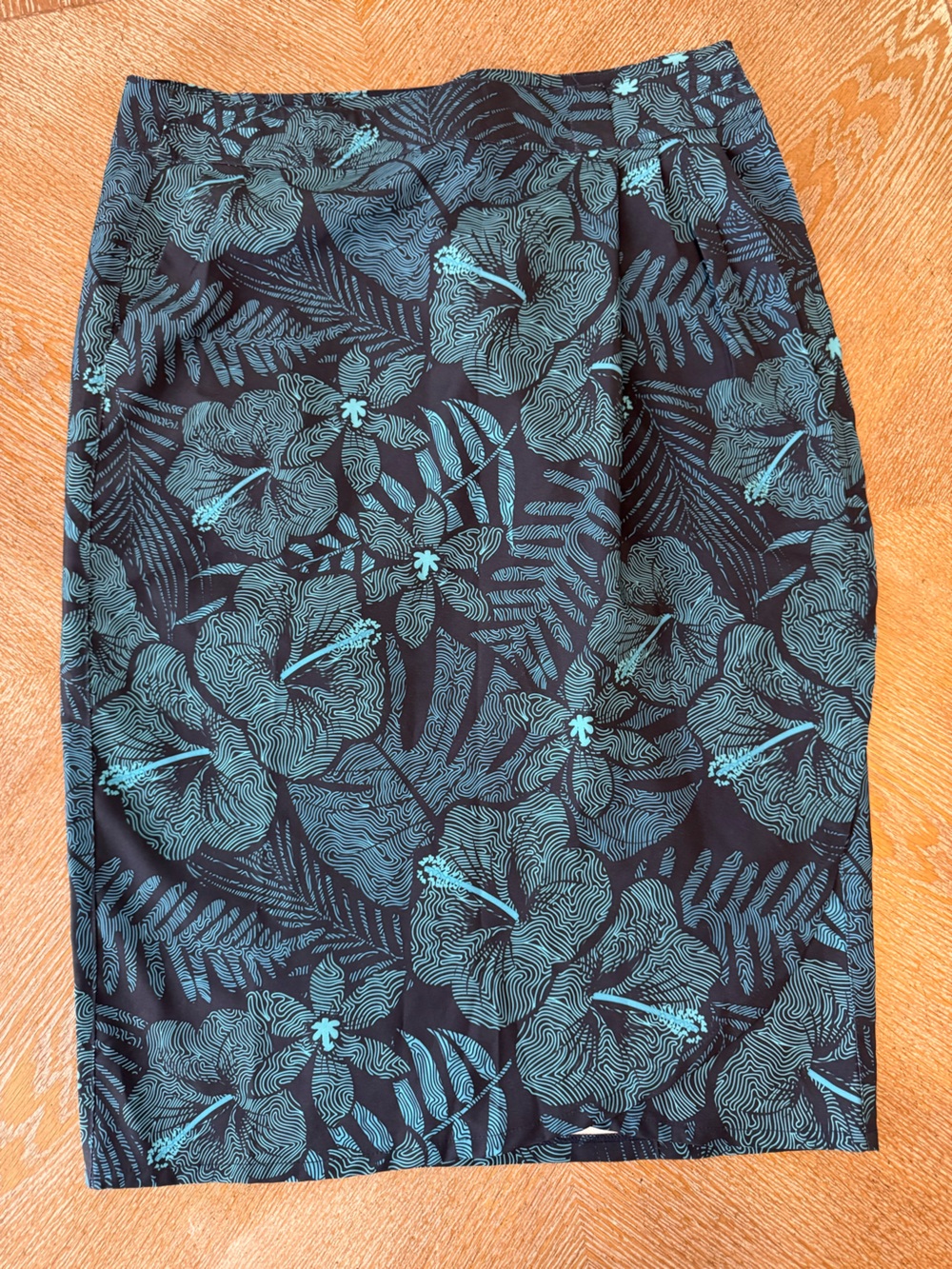 Rip Skirt Hawaii Large Blue Floral Wrap Adjustable waist 34” lenght 26”